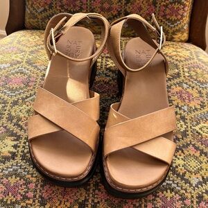 NWOT Naturalizer Tan Leather Lug Sole Sandals